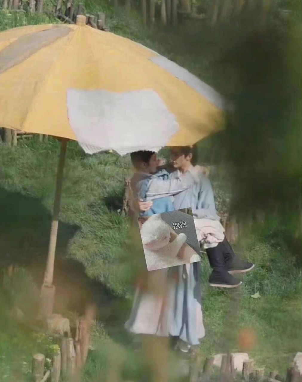 长相思邓为公主抱杨紫路透图,邓为轻松抱起紫妹,男友力爆棚,隔着屏幕