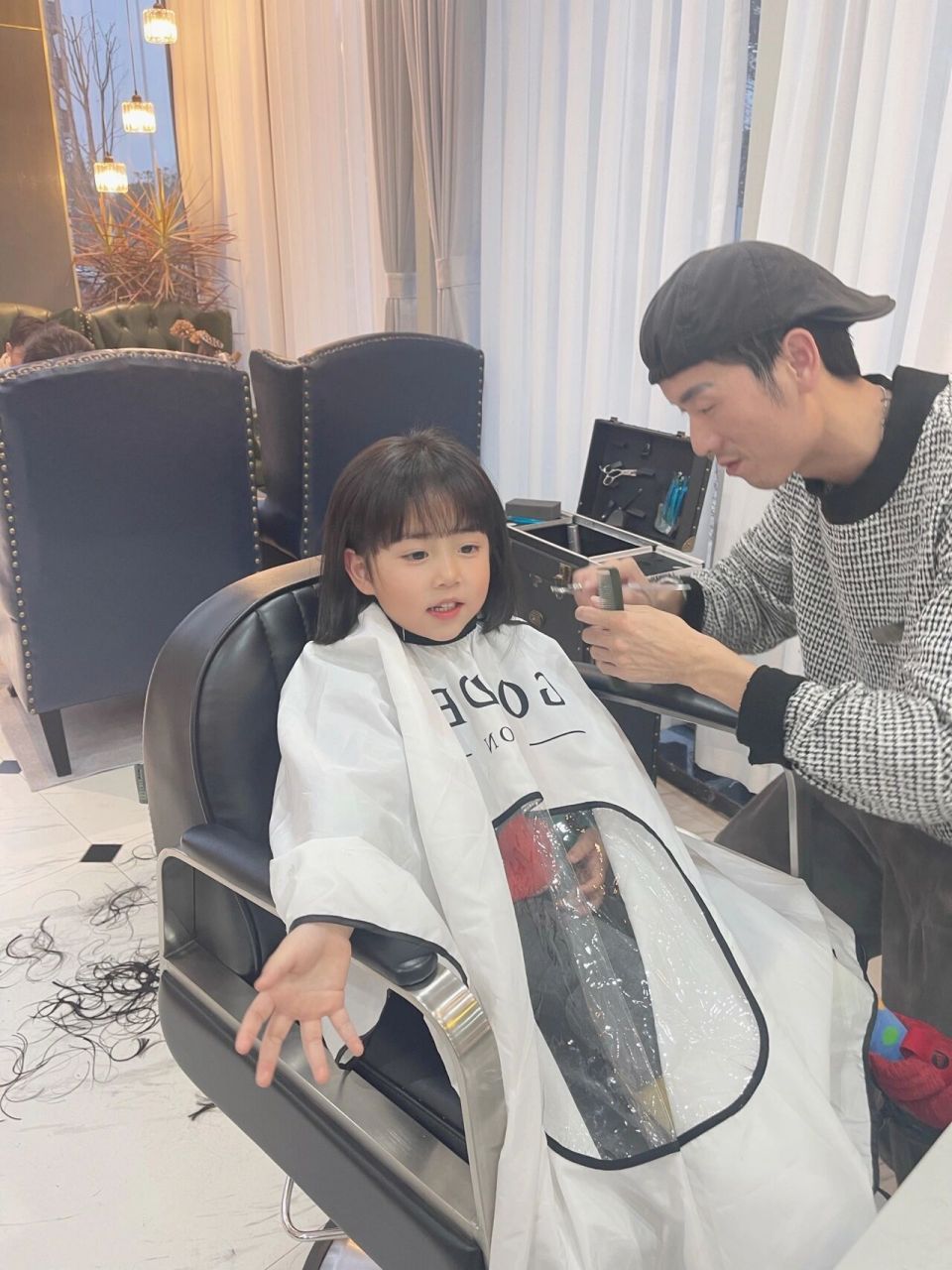 短发|可爱发型|太喜欢啦 太喜欢啦 纠结好久了要不要给小七把头发剪短