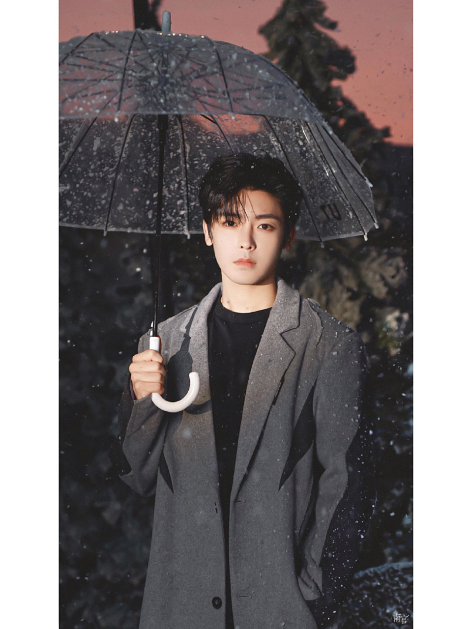 挑战发100个明星图片第二十三名侯明昊 挑战发100个明星图片第二十三