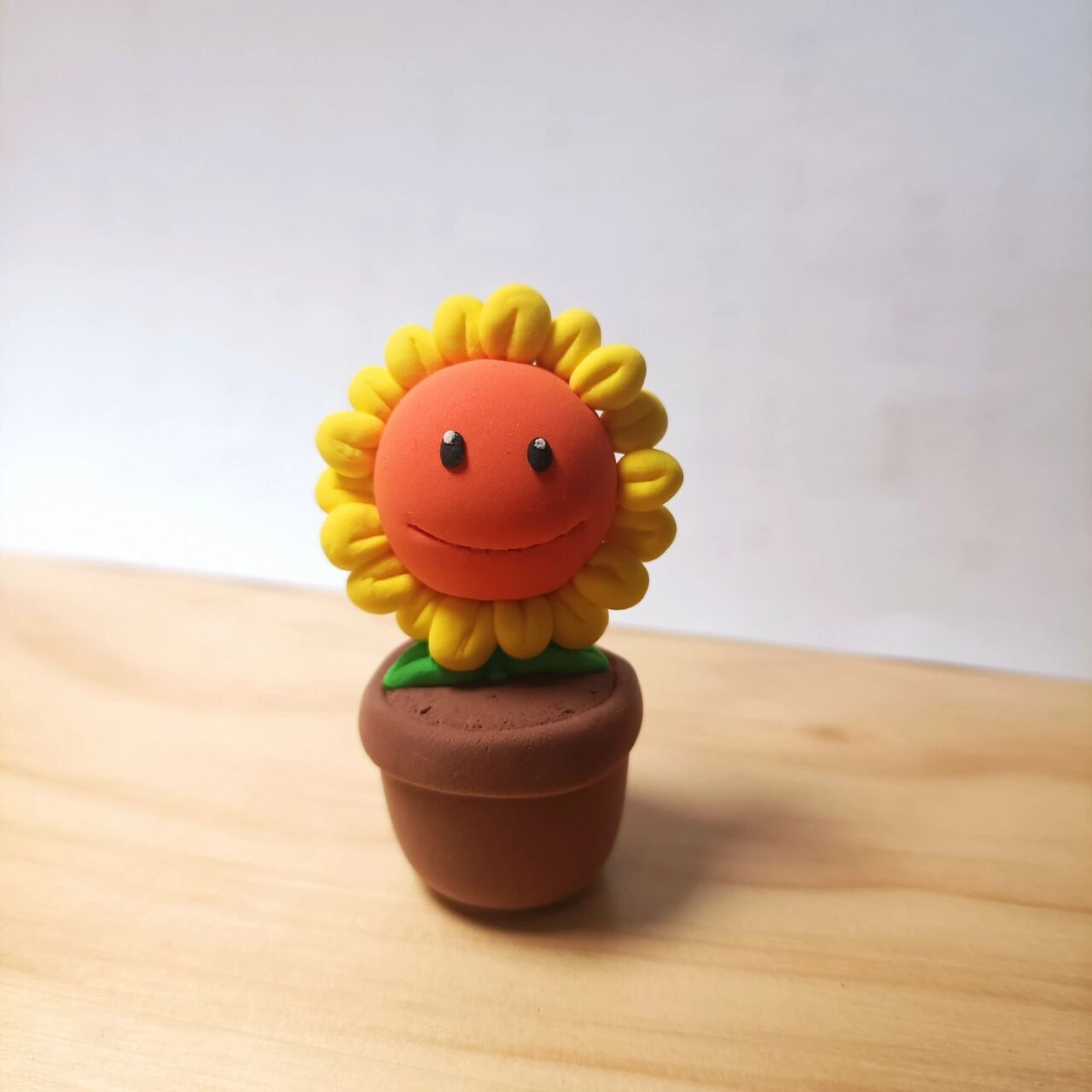 纸黏土作品‖植物大战僵尸   逛完集市,儿子看着呢些泥人想要豌豆射手