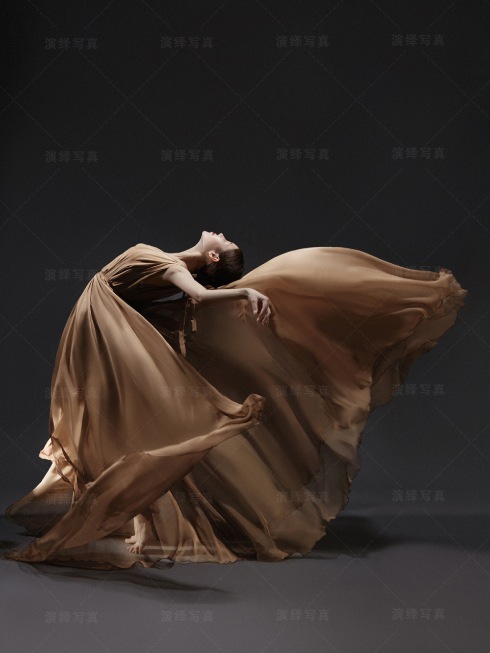 舞蹈写真||拥有翅膀的你 愿有人能看见你的黑白 亦有人懂你的斑斓