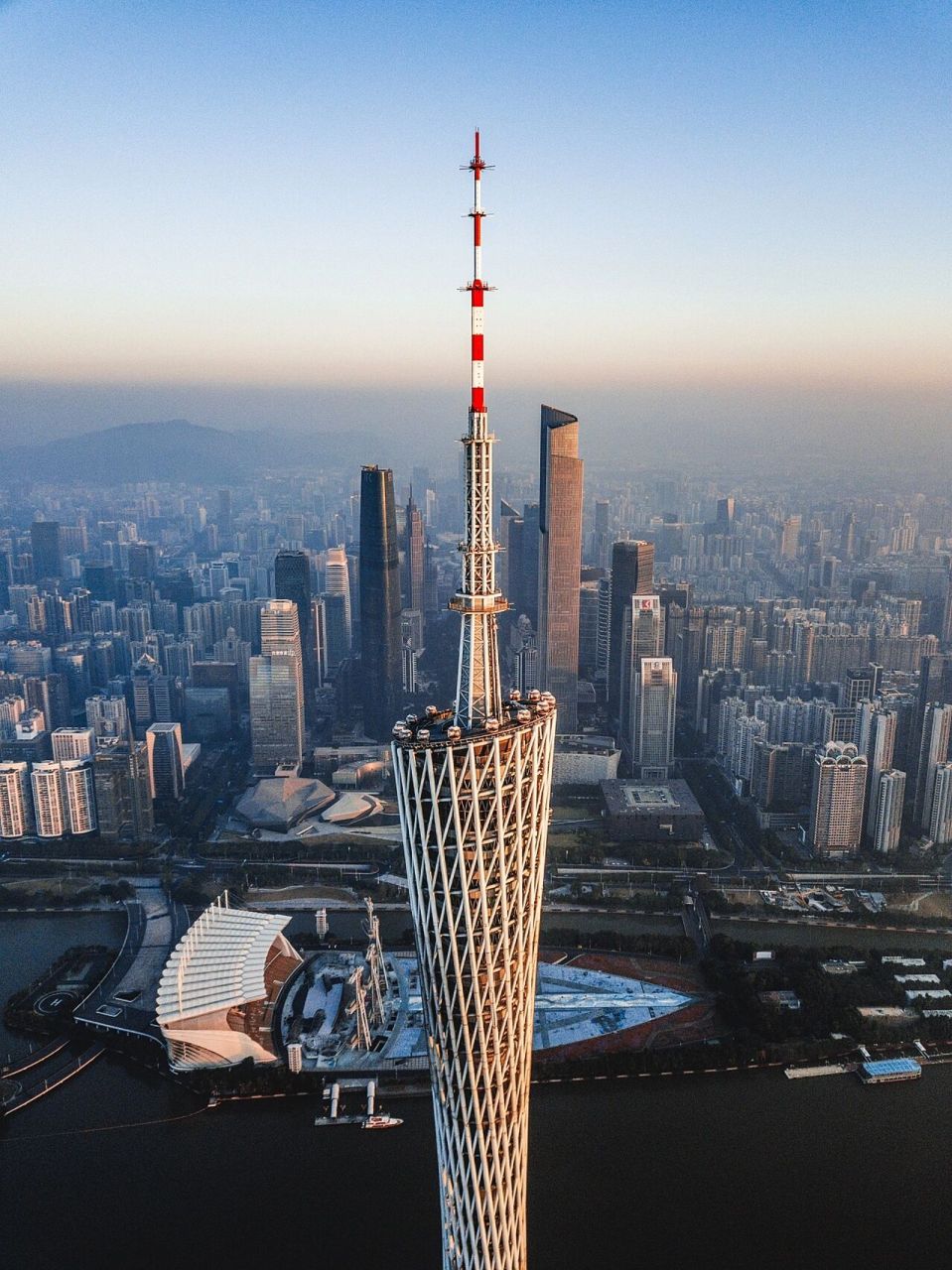 广州小蛮腰9595羊城最美天际线 你见过中国最大最高的避雷针 广州
