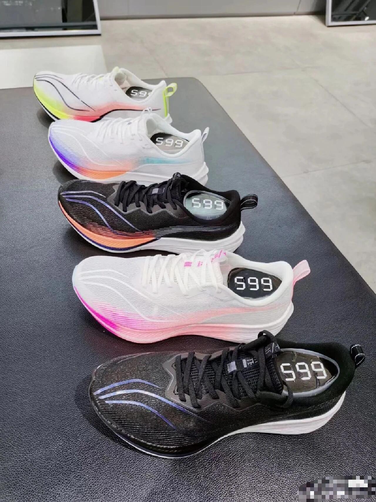 我建议你试试这几款跑鞋6790 67李宁专业跑步鞋 减震 抓地力稳