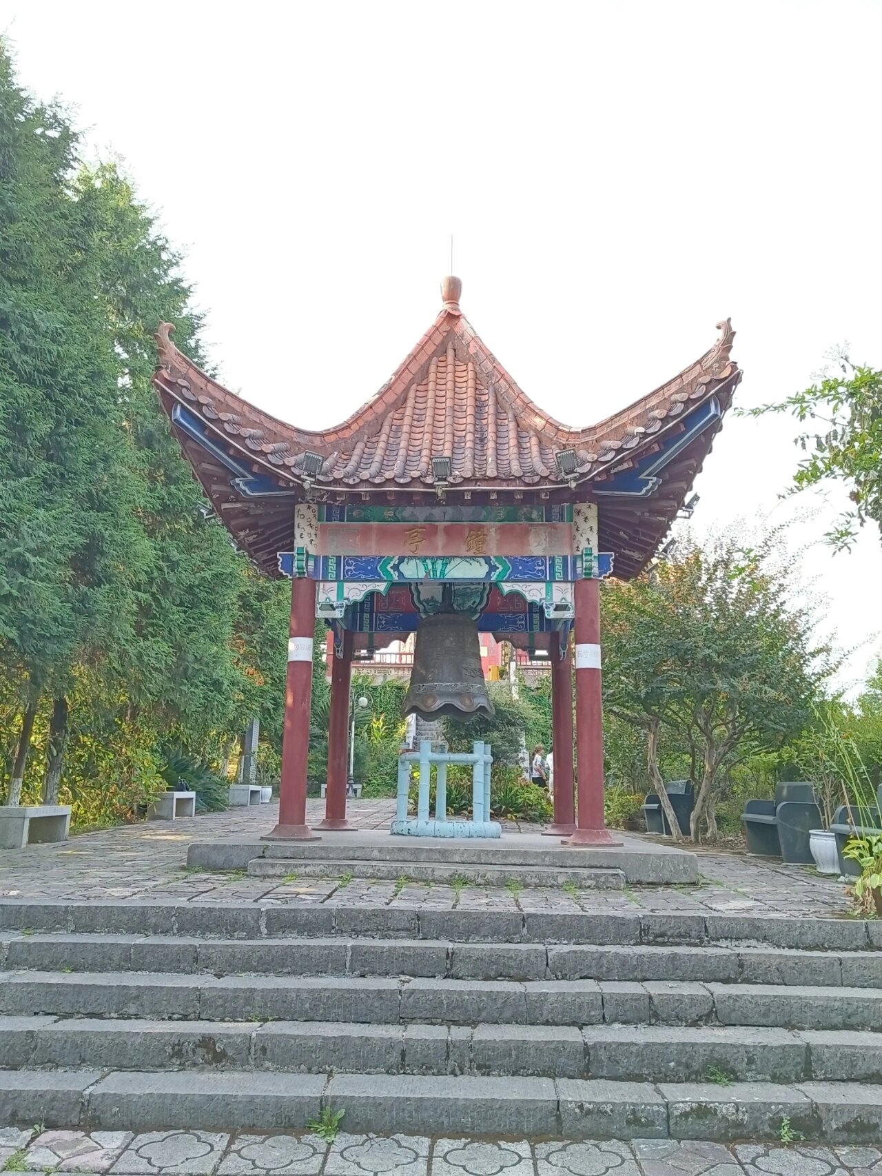 都匀东山公园 闲来无事,一大早我们几个人相约去爬东山,听说总共有