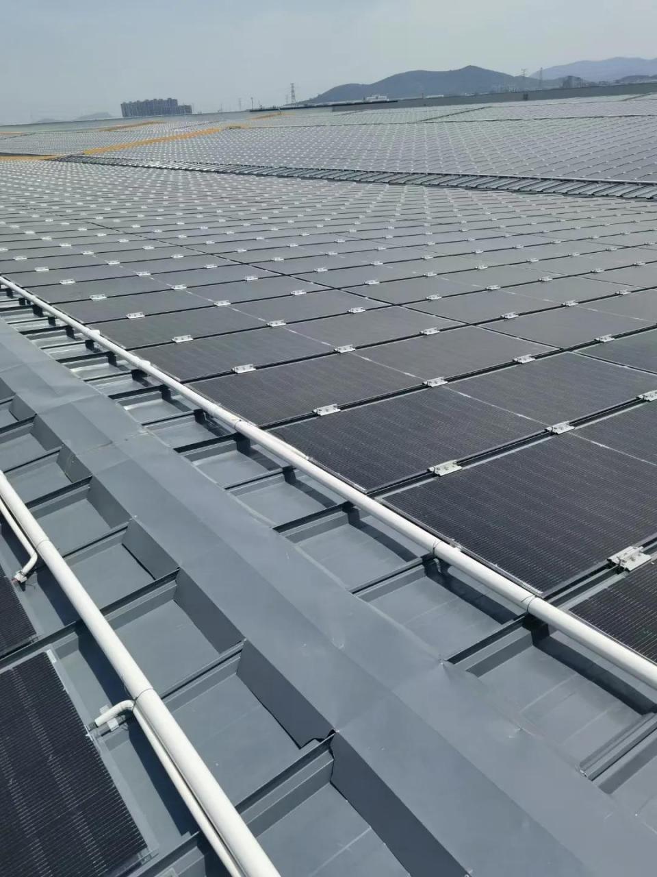 防火抗风可踩踏,性能优异,无框组件不积灰,运维也方便~ bipv 光伏