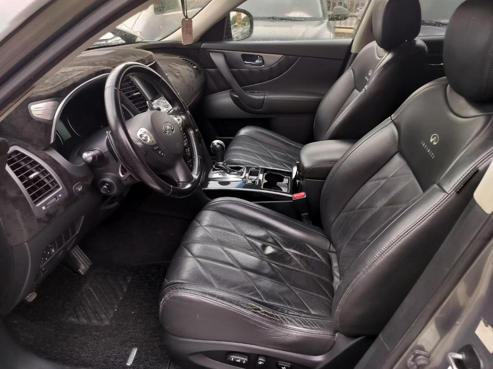 09年2月英菲尼迪fx35 新车落地接近90万 车况精品 内饰保养完美  全车