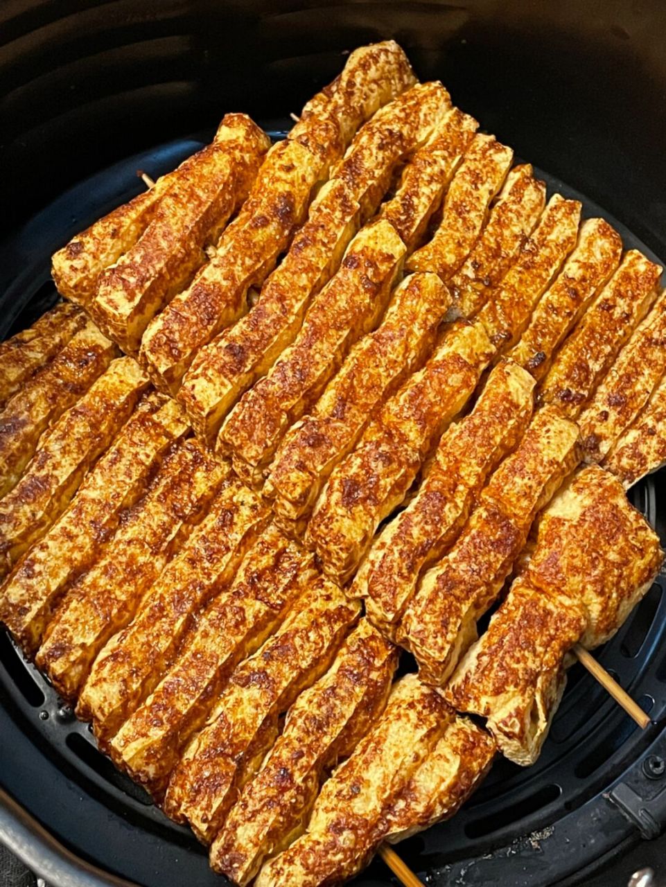 豆腐串烤得香辣酥脆,还带着点甜味,真的好吃到没谁了!