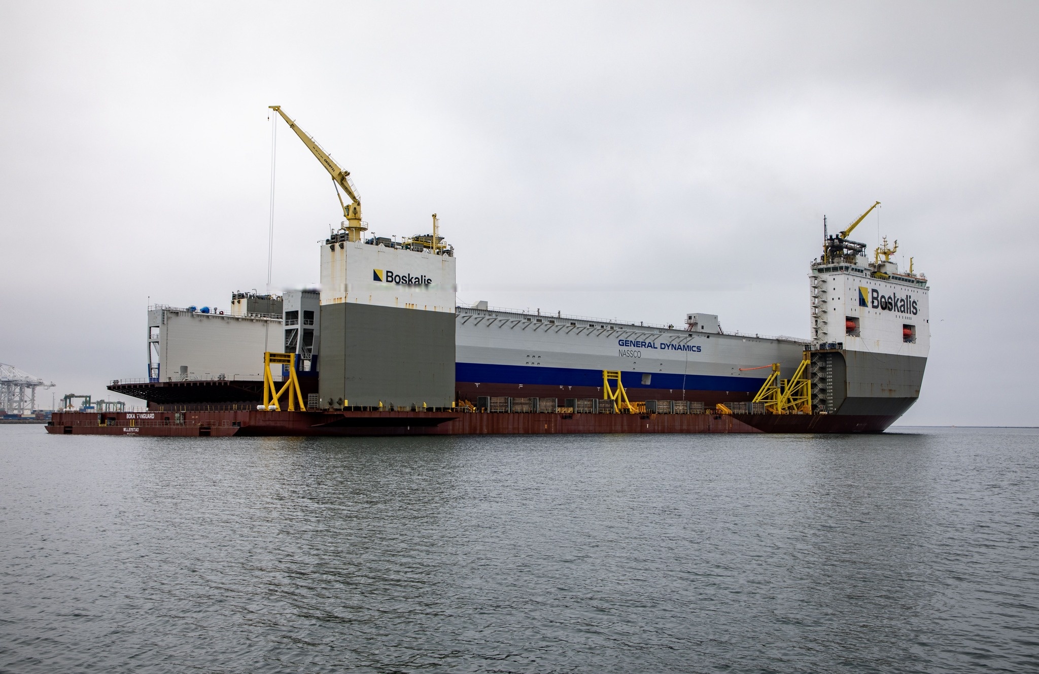 船boka"前卫"号抵达美国西海岸,浮动船坞大型船坞图片黄蜂级浮动船坞