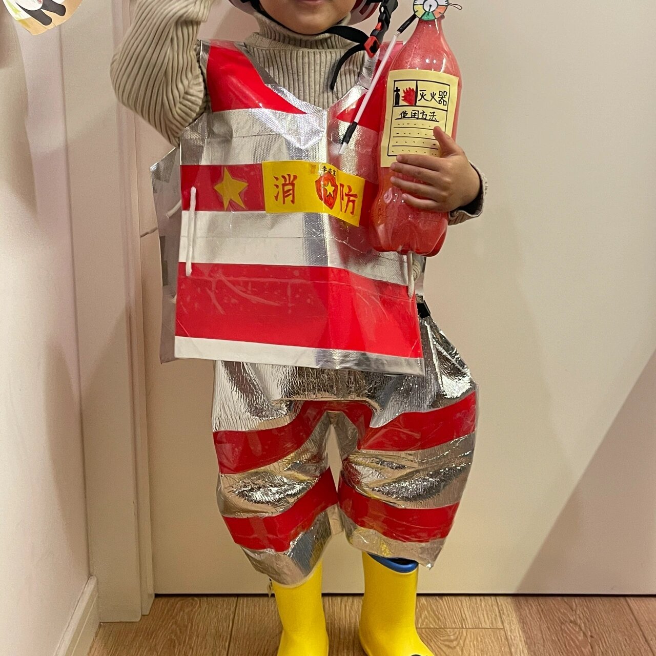 宝贝第一次参加幼儿园环保服装秀,当妈妈的我绝对不能掉链子,看了下娃