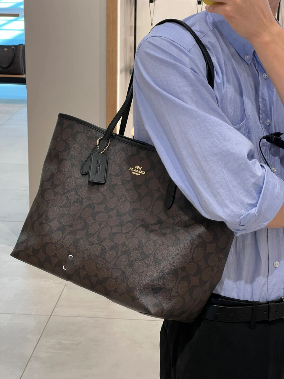 coach 经典标志city33托特包9408 人造革 内置拉链袋 搭扣封口