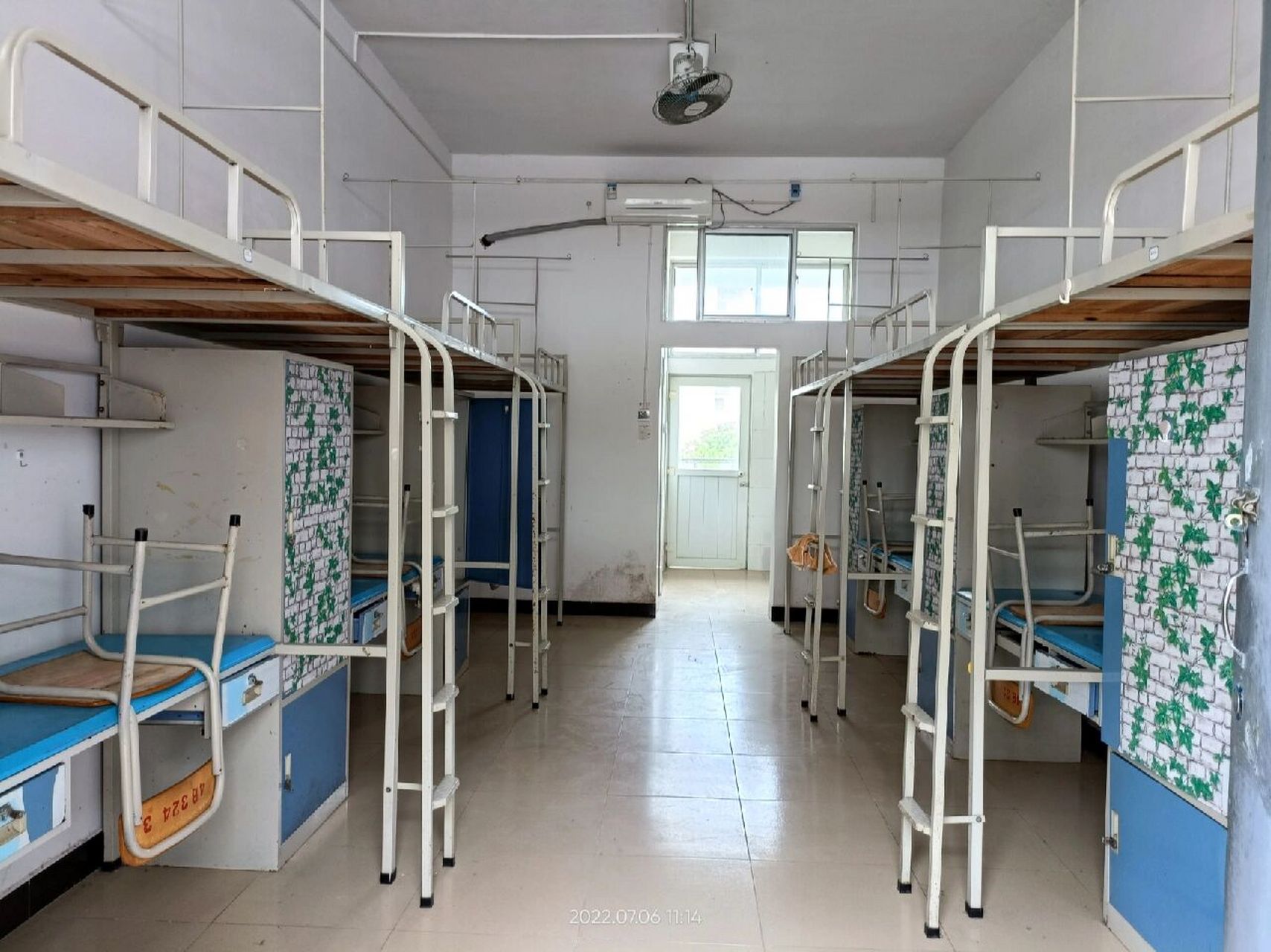 桂林理工大学雁山校区一号组团女生宿舍 六人寝,有阳台,空调,两个厕所