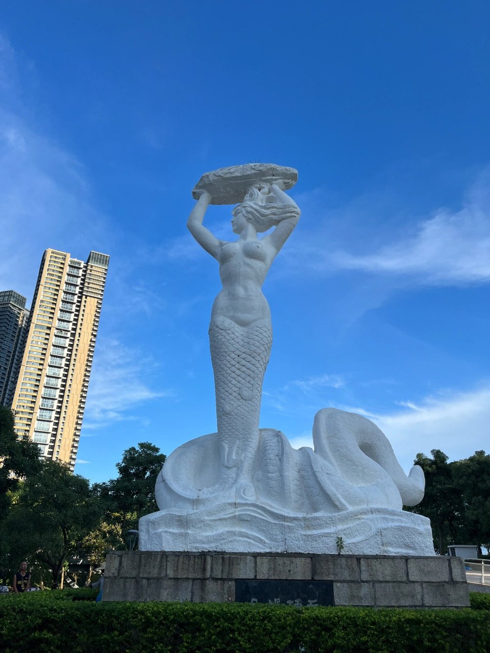 深圳旅游景点|女娲滨海公园  ■女娲滨海公园 沿着海边栈道漫步,不逊