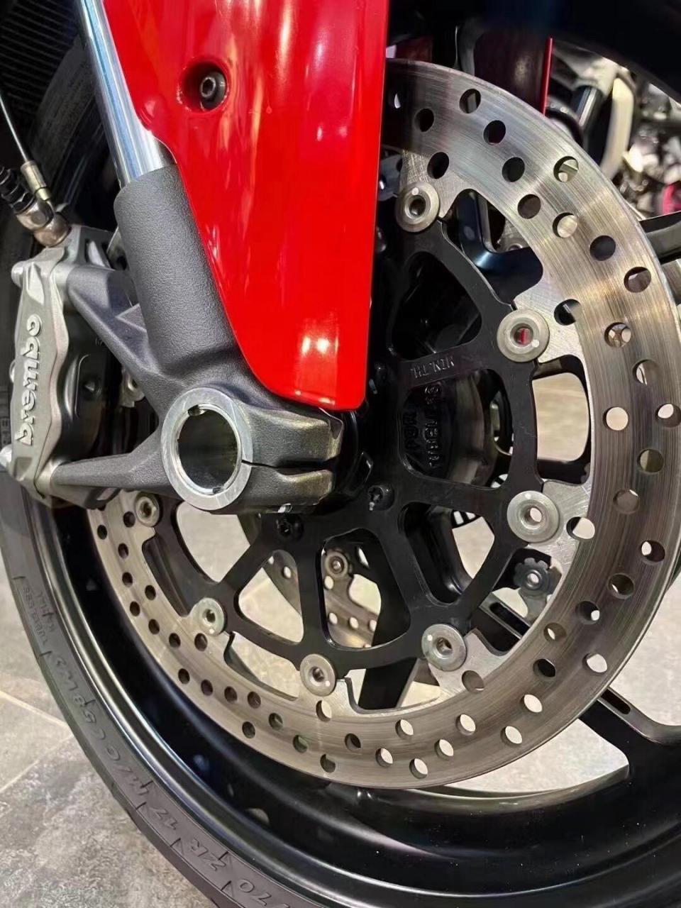 22款大贸杜卡迪领速supersport950 一手户1900公里,加装hfk行车记录仪