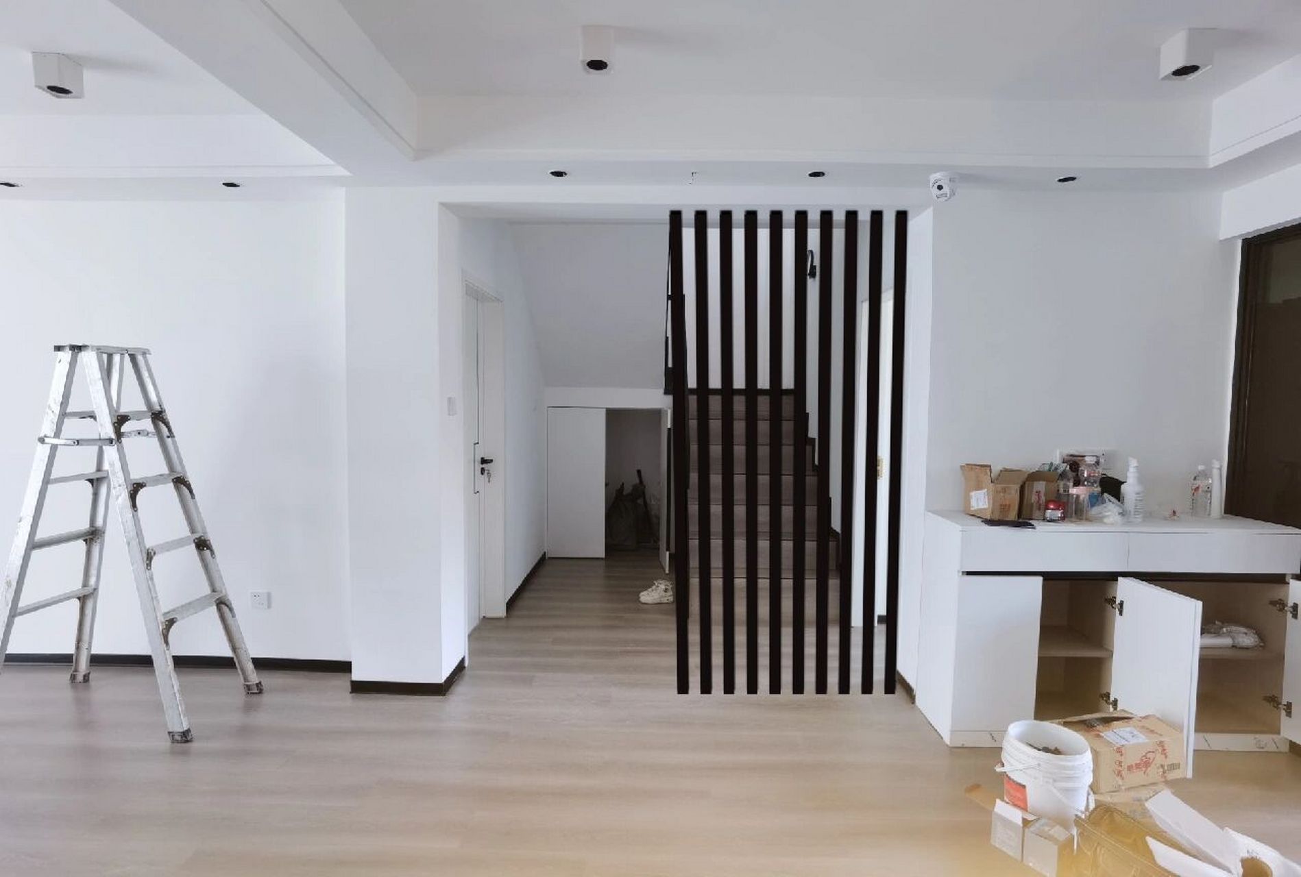 入户大门正对着室内楼梯,到底要不要加隔断 图一是加隔断的效果,图二