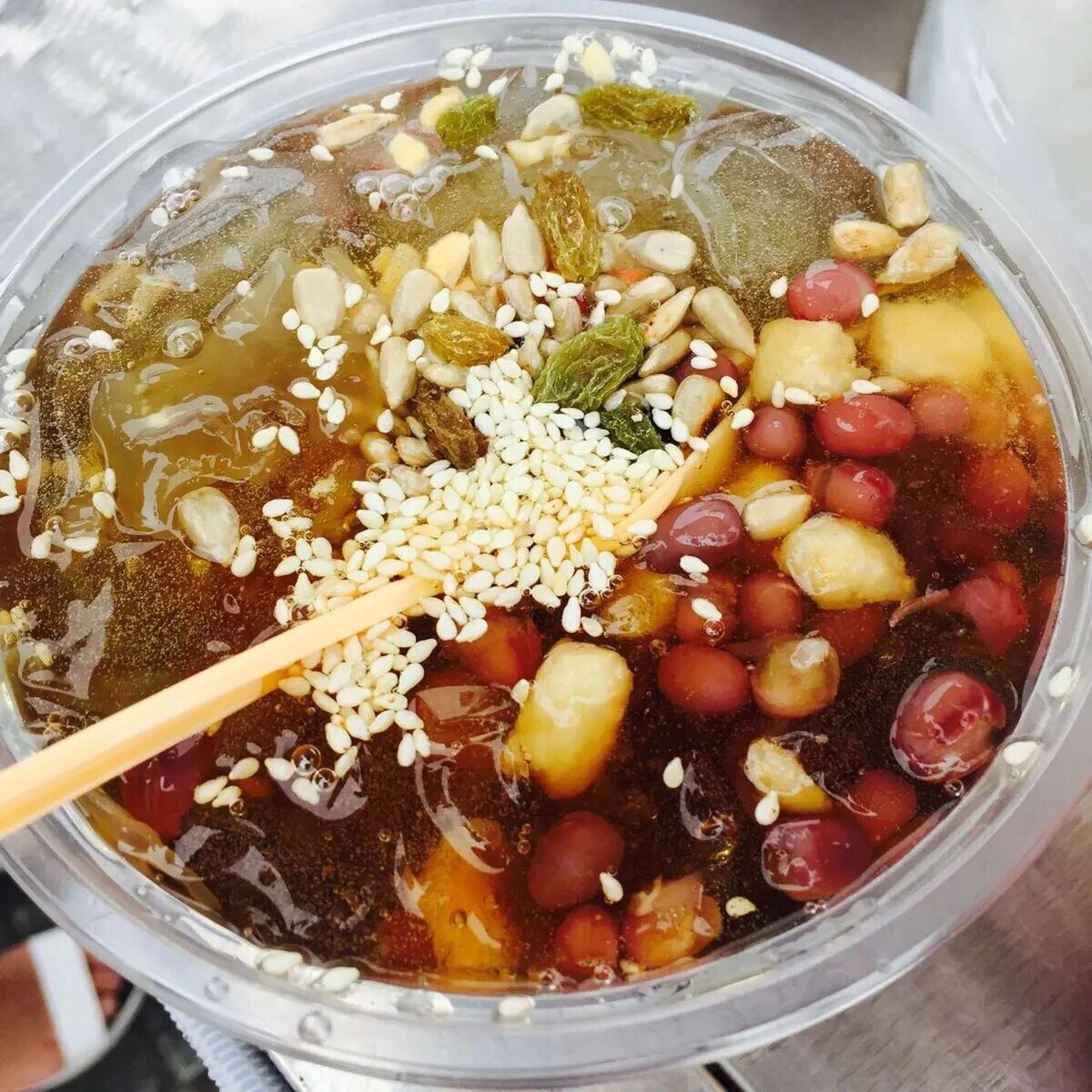 听说制作冰粉的原料学名叫做假酸浆,是一种中药,孕妇最好不要吃匆家