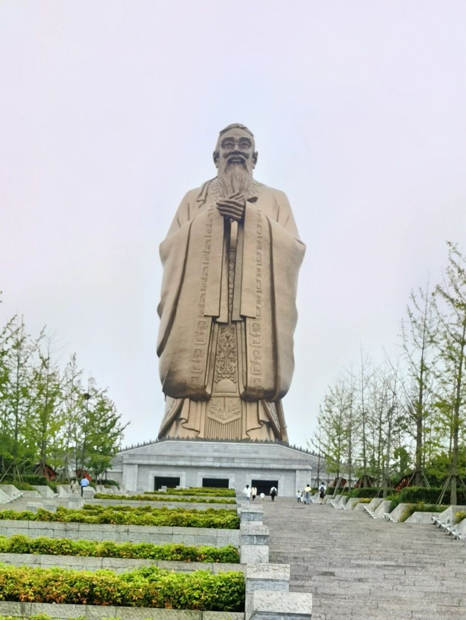 所以昨天(8月10日)一家四口人,去尼山圣境景区游玩二天.