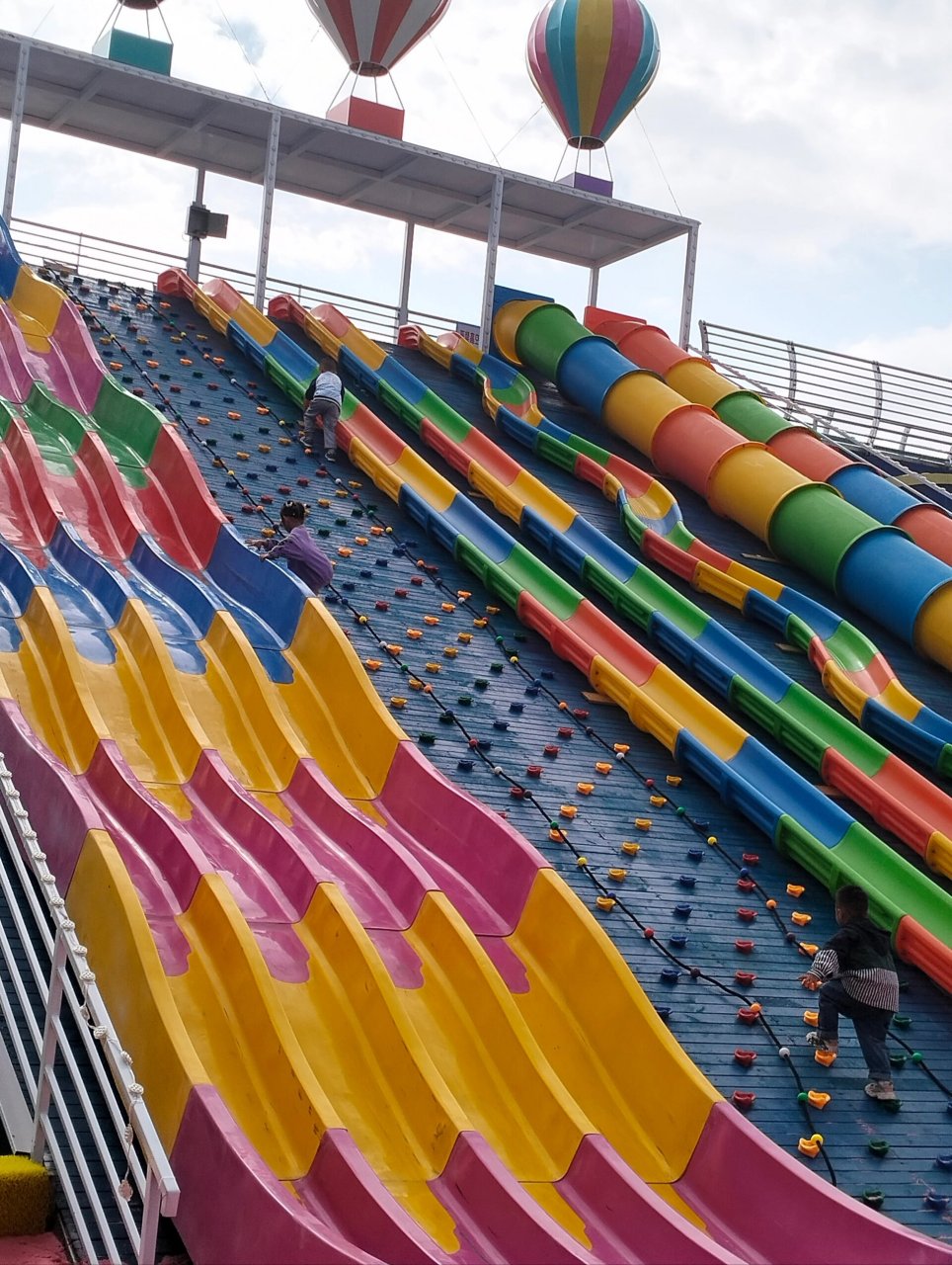 贵阳溜娃好去处 最近贵阳开了好多室外游乐场,今天来多彩欢乐谷.