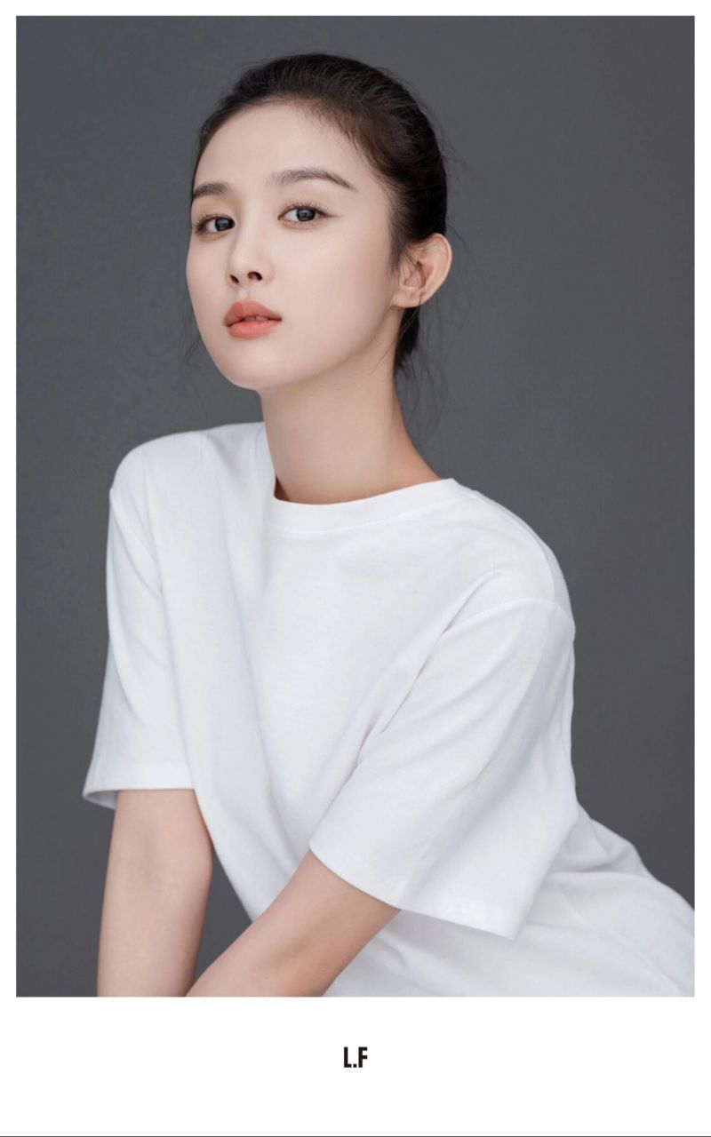 演员吴施乐 演员就是要走自己的路呀 我们家很多很多很多的男孩女孩