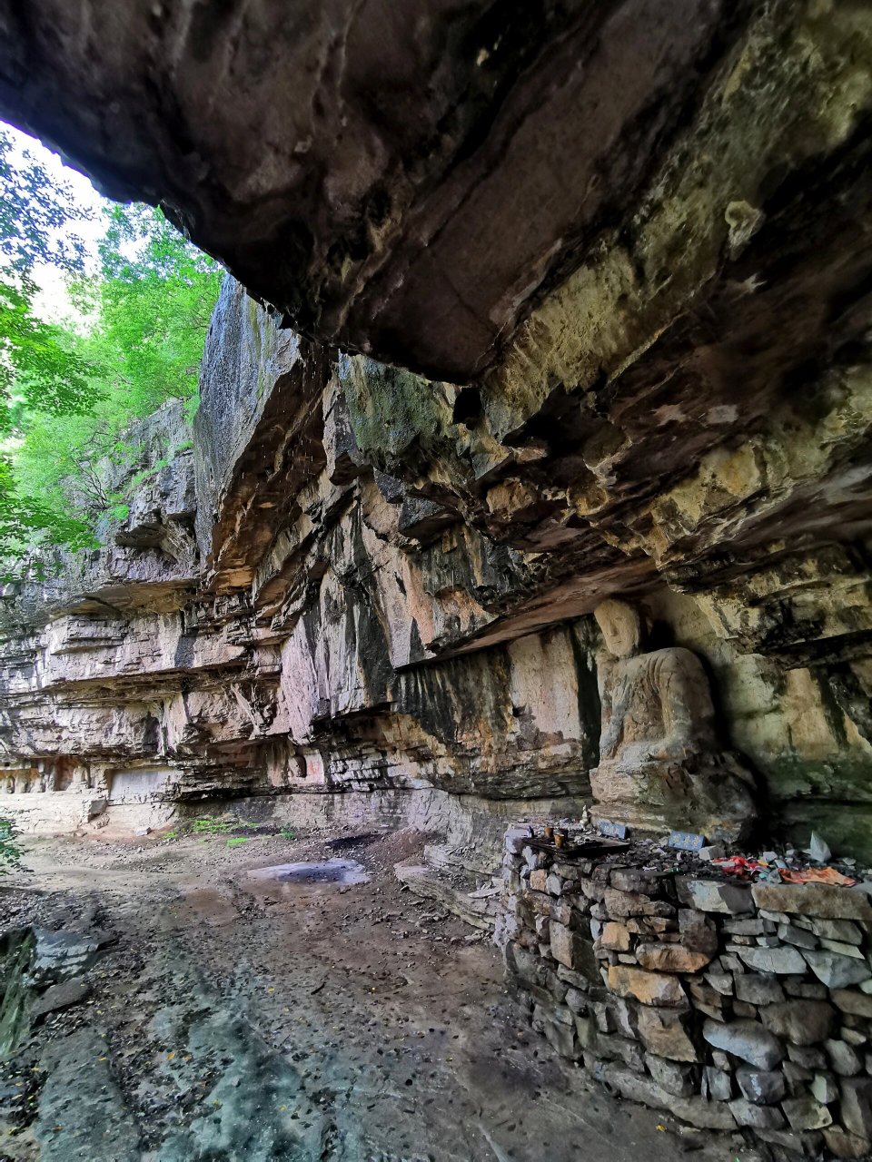 济南玉函山隋代佛教摩崖石刻(一) 玉函山阴有峪,为区别于龙洞佛峪