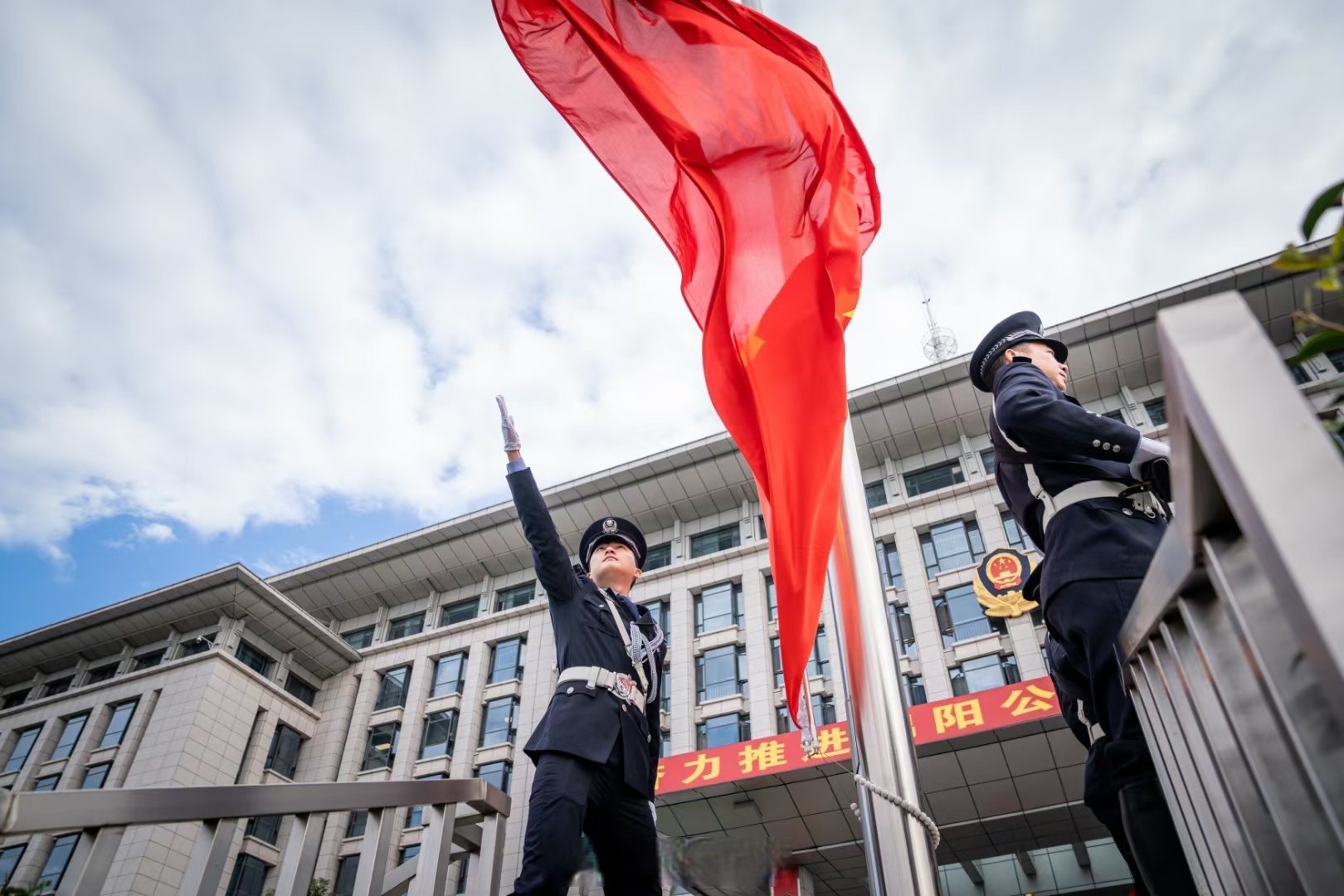 祝平安道晚安# 生活的样子是由我们自己塑造的,生