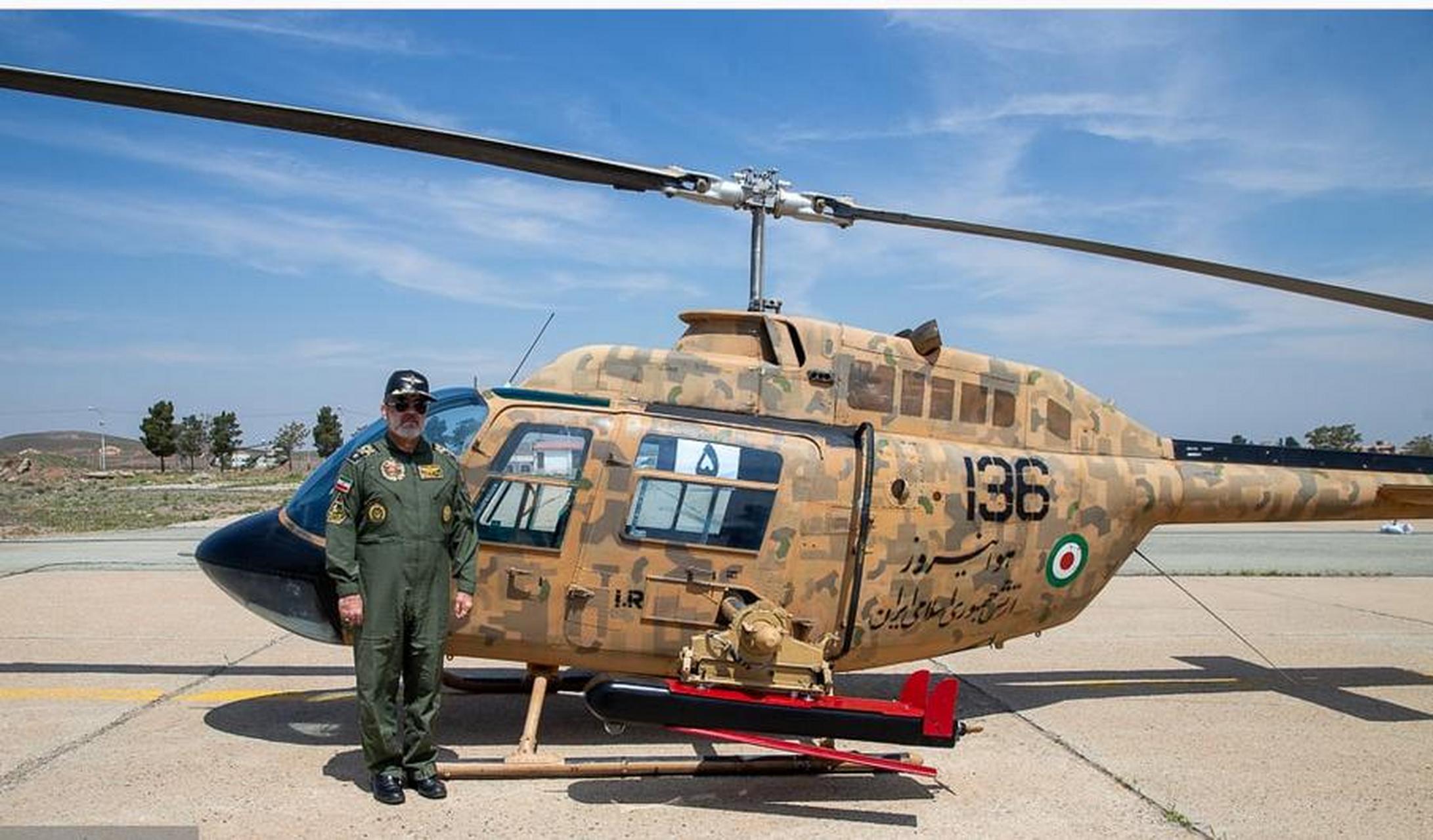 伊朗展示新型武器 伊朗国防部展公民了一种新的无人机,既可以作为侦察