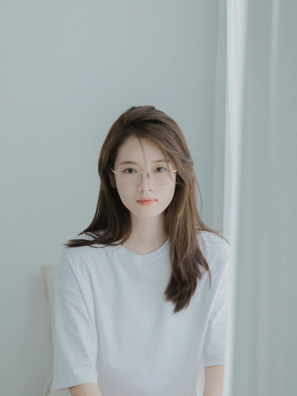 韩系室内写真|温柔感眼镜女孩 简单清新少女感的正确打开方式 戴眼镜