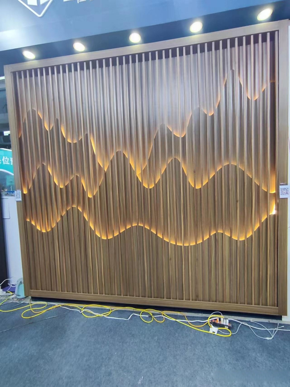 格栅背景墙,有创意很难打扫.临沂展会