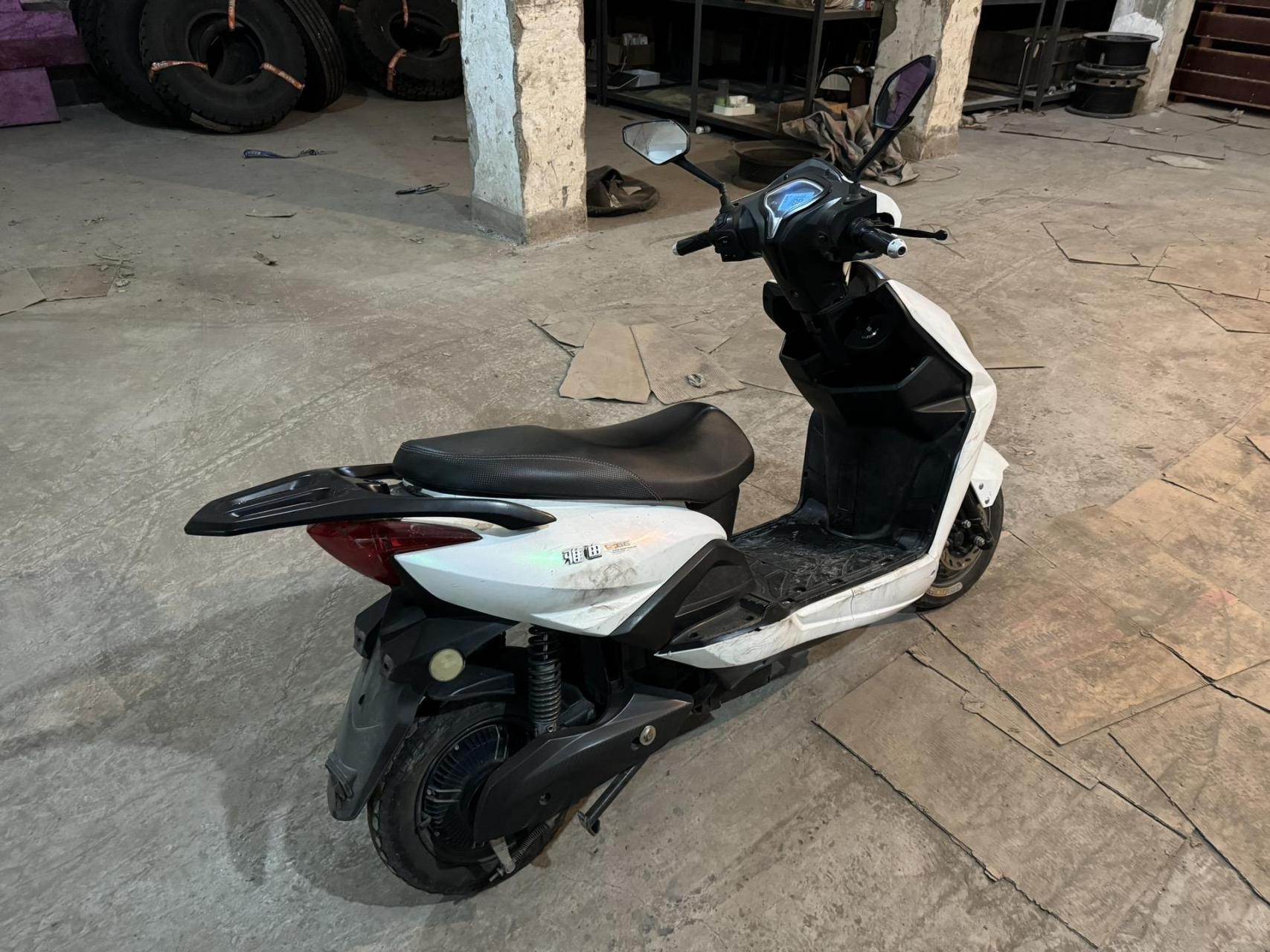 雅迪 72v 电动车,车况非常好.1000多块带走