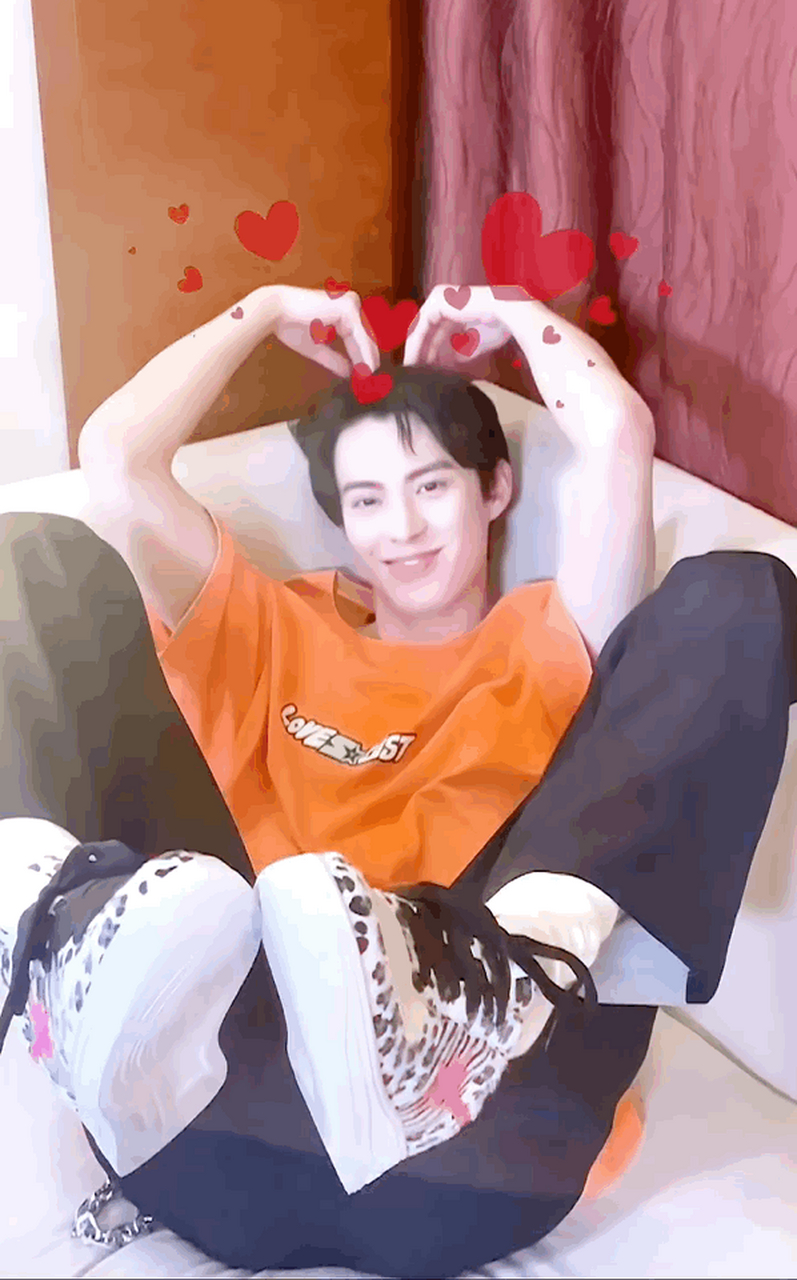 王鹤棣用脚比心#王鹤棣 跟谁学的