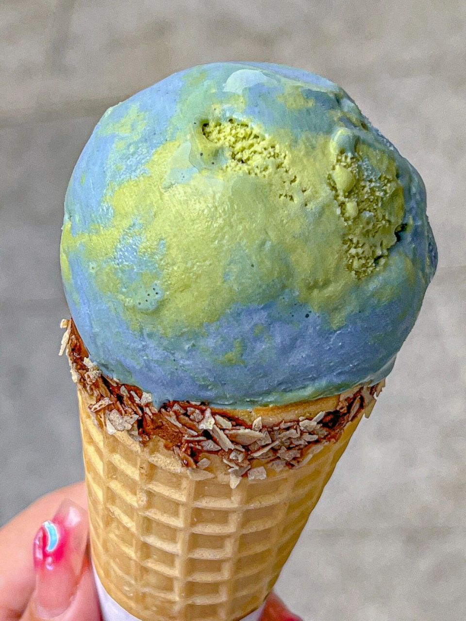 在南京炫上地球冰淇淋了9115块很难不爱01 抹茶77蝶豆花口味的