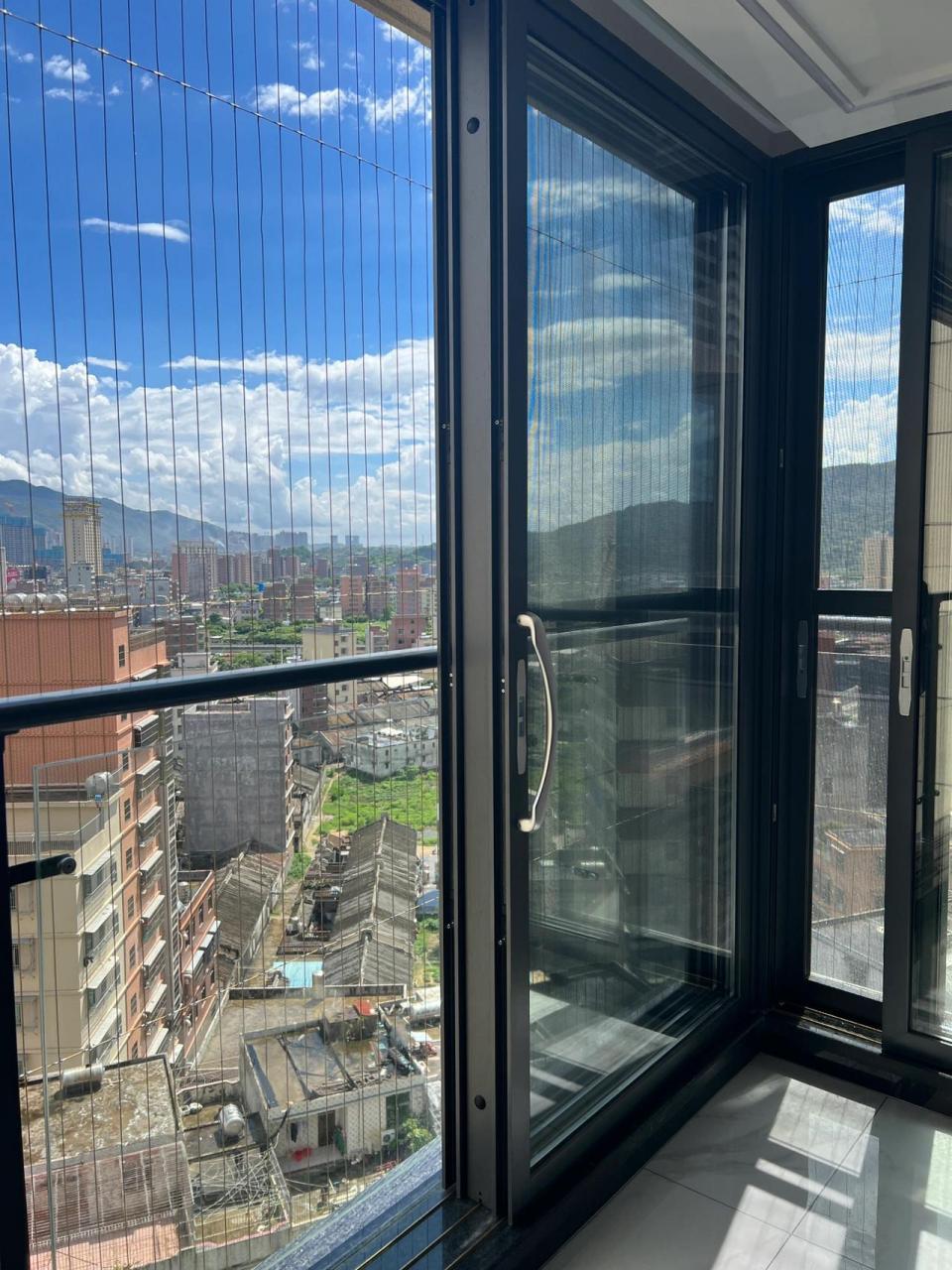 封阳台推拉门多少钱一平方 门框3.5门扇1.