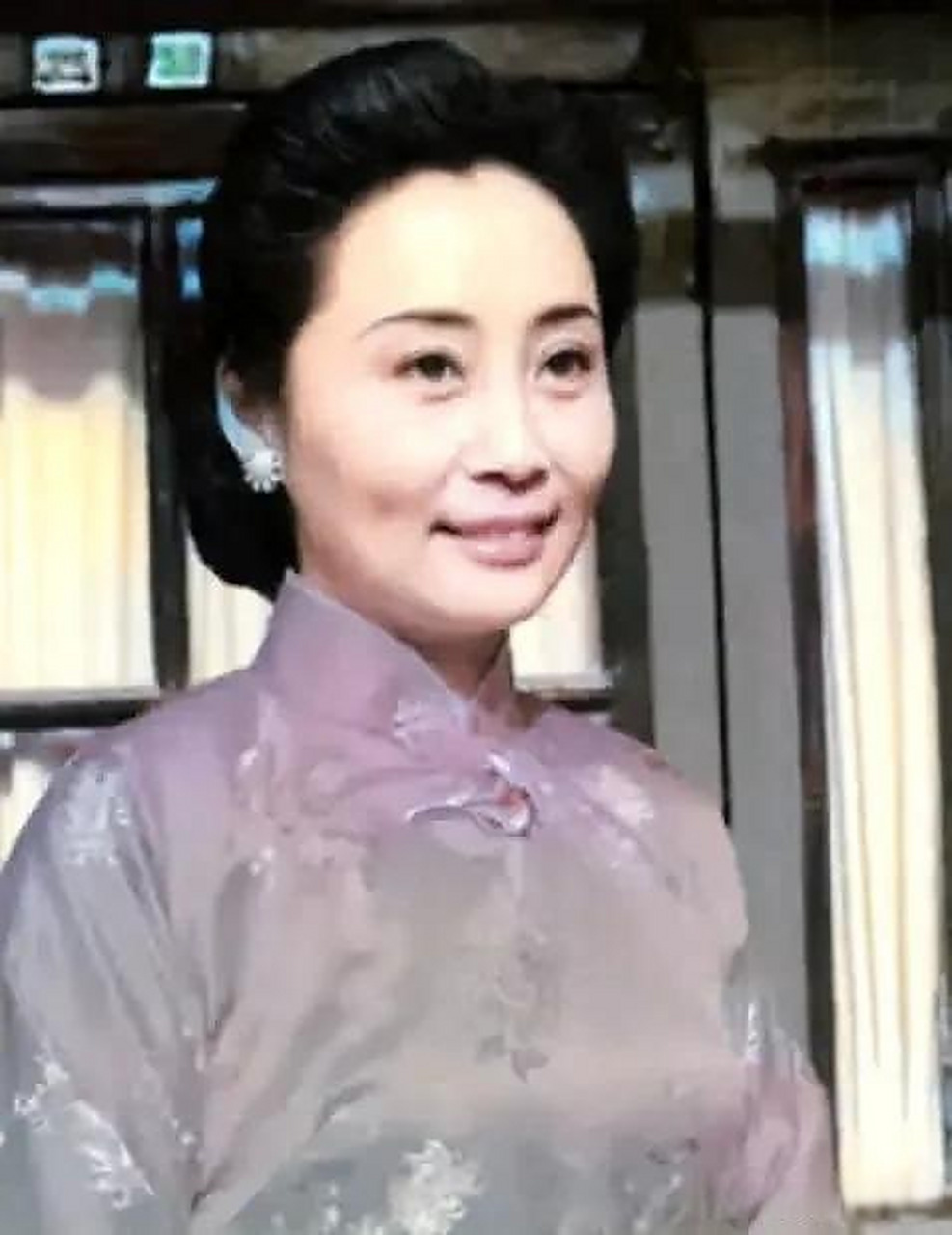 这是胡宗南妻子叶霞翟的照片,她1913年出生,比丈夫胡宗南小17岁,出身
