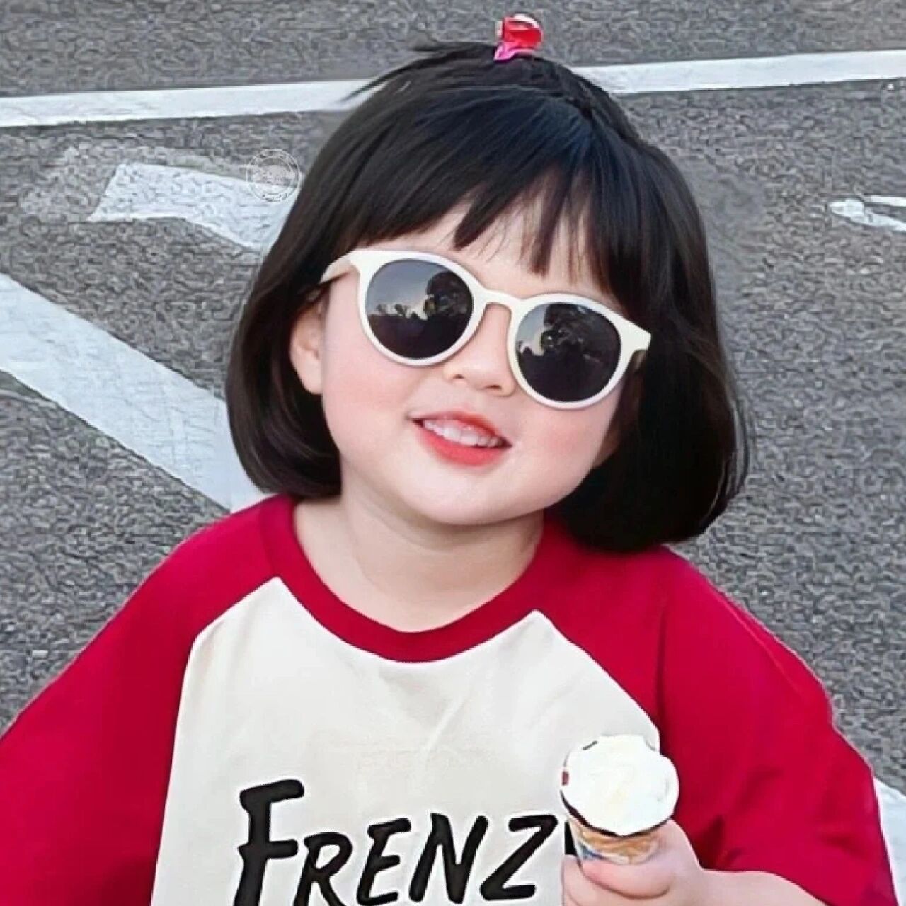 戴墨镜的小女孩头像98