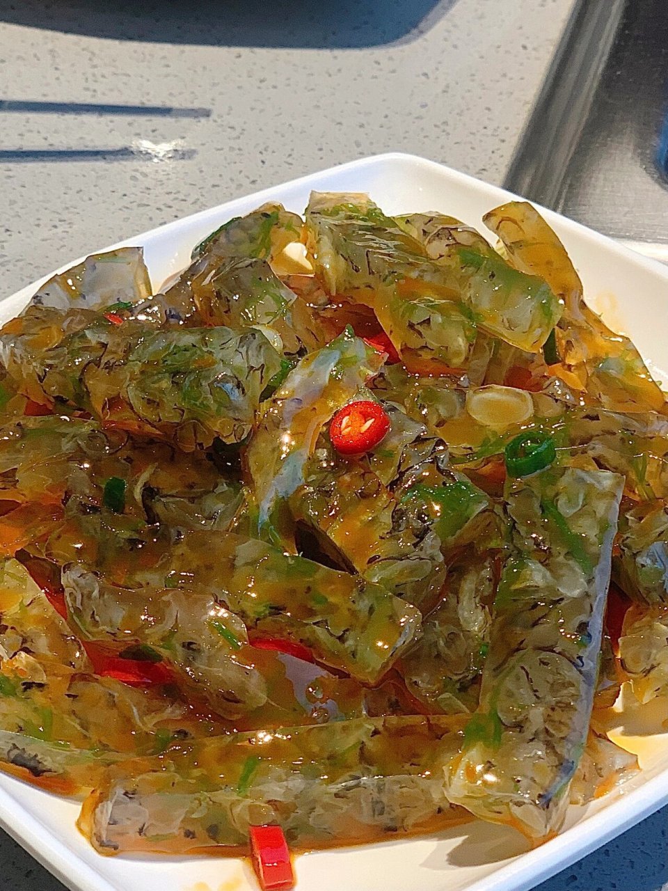 脆脆又香 鱼皮冻里混着香菜葱花的味道 好吃 谁吃谁知道 又多了一个