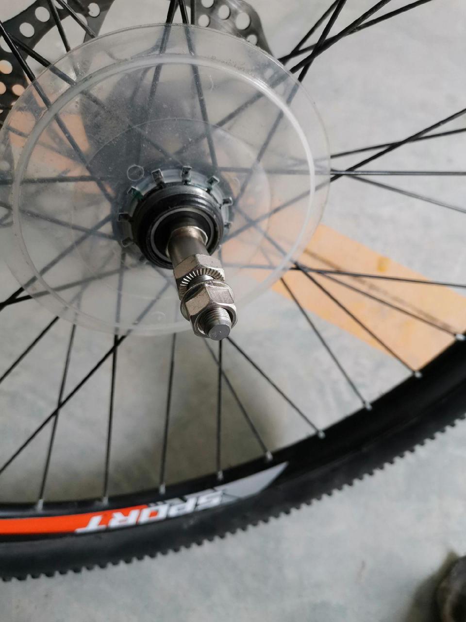 山地车后轮滚珠改轴承.