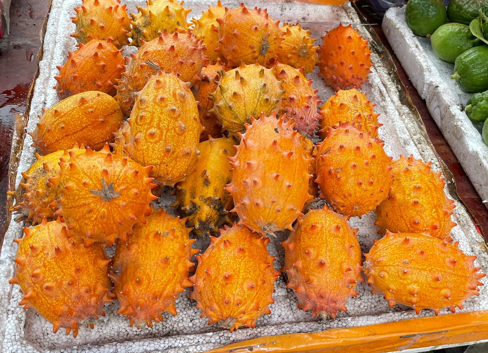 这个黄色带刺的是什么奇怪的水果呢?