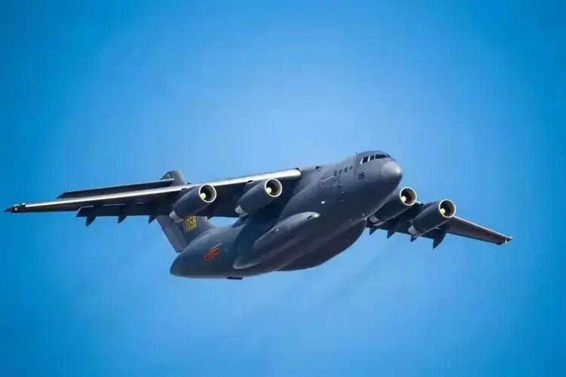 "小胖妞"最近又有新任务,空军近日派出了多架运-20飞机,将新录取的