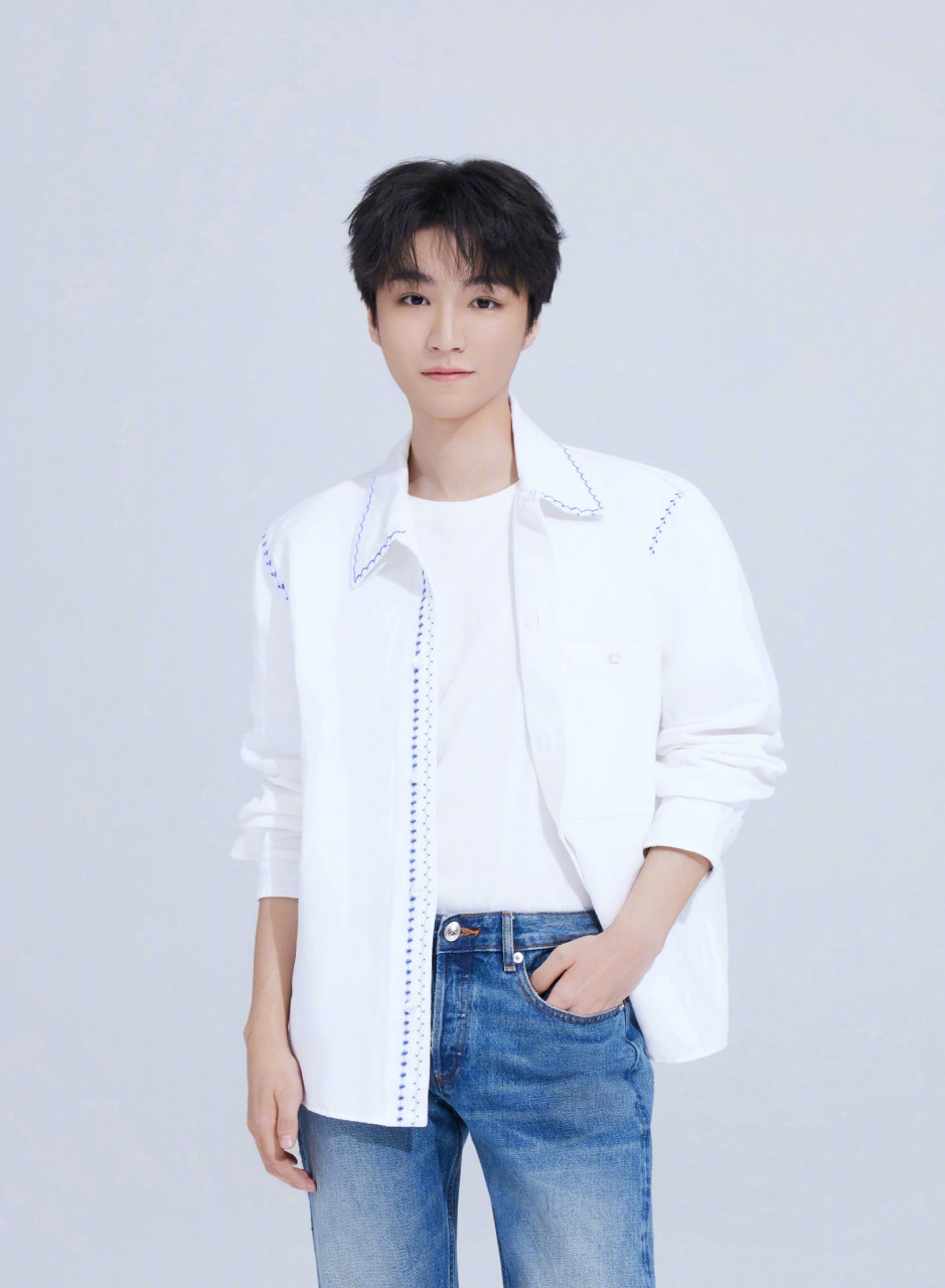 tfboys新歌明天见# #tfboys十年之约# @王俊凯 @王源 @易烊千玺 "