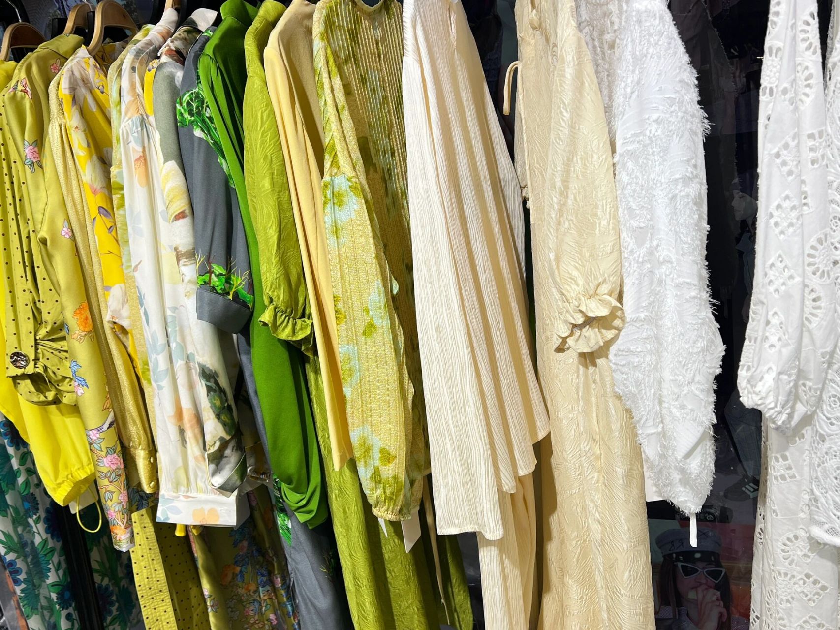 真丝类衣服还真是深圳南油批发市场的便宜!