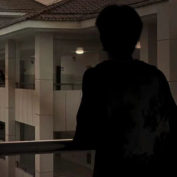 伤感男头,充满遗憾的头像