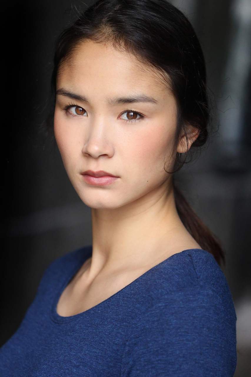 作为一位年轻的演员,亚裔女星 karolina conchet 在