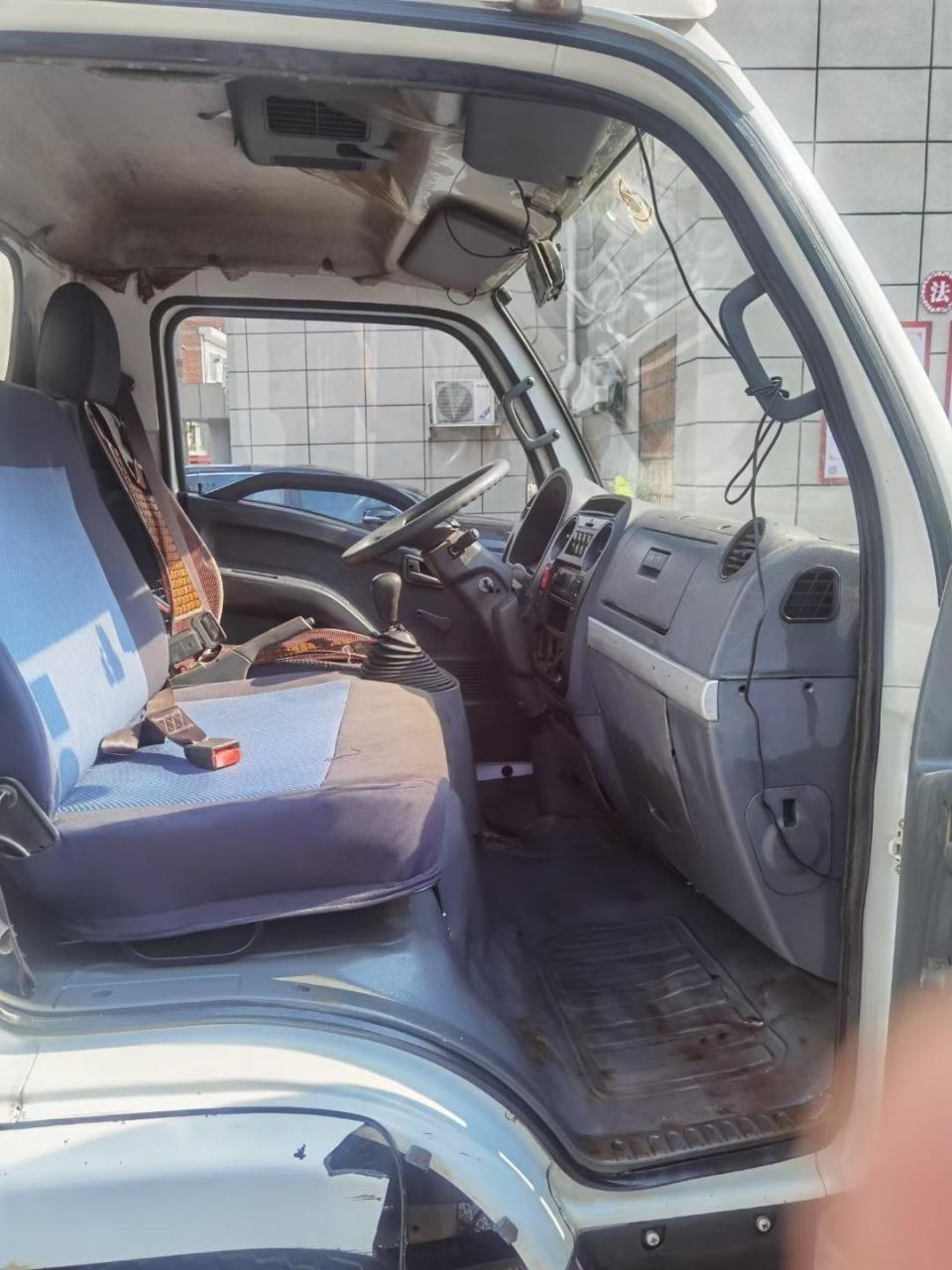 二手车搬运工 19年3月跃进上骏x100厢式货车,4.2米长,内宽2.