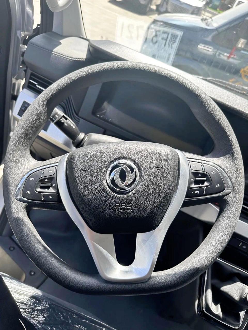 东风御风v9 短轴中顶厢式货车,总质量4230kg,手动6mt6速,省油动力足