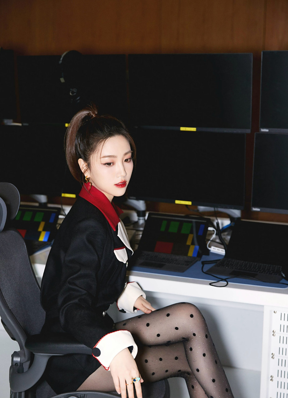 张纯烨,大长腿组图