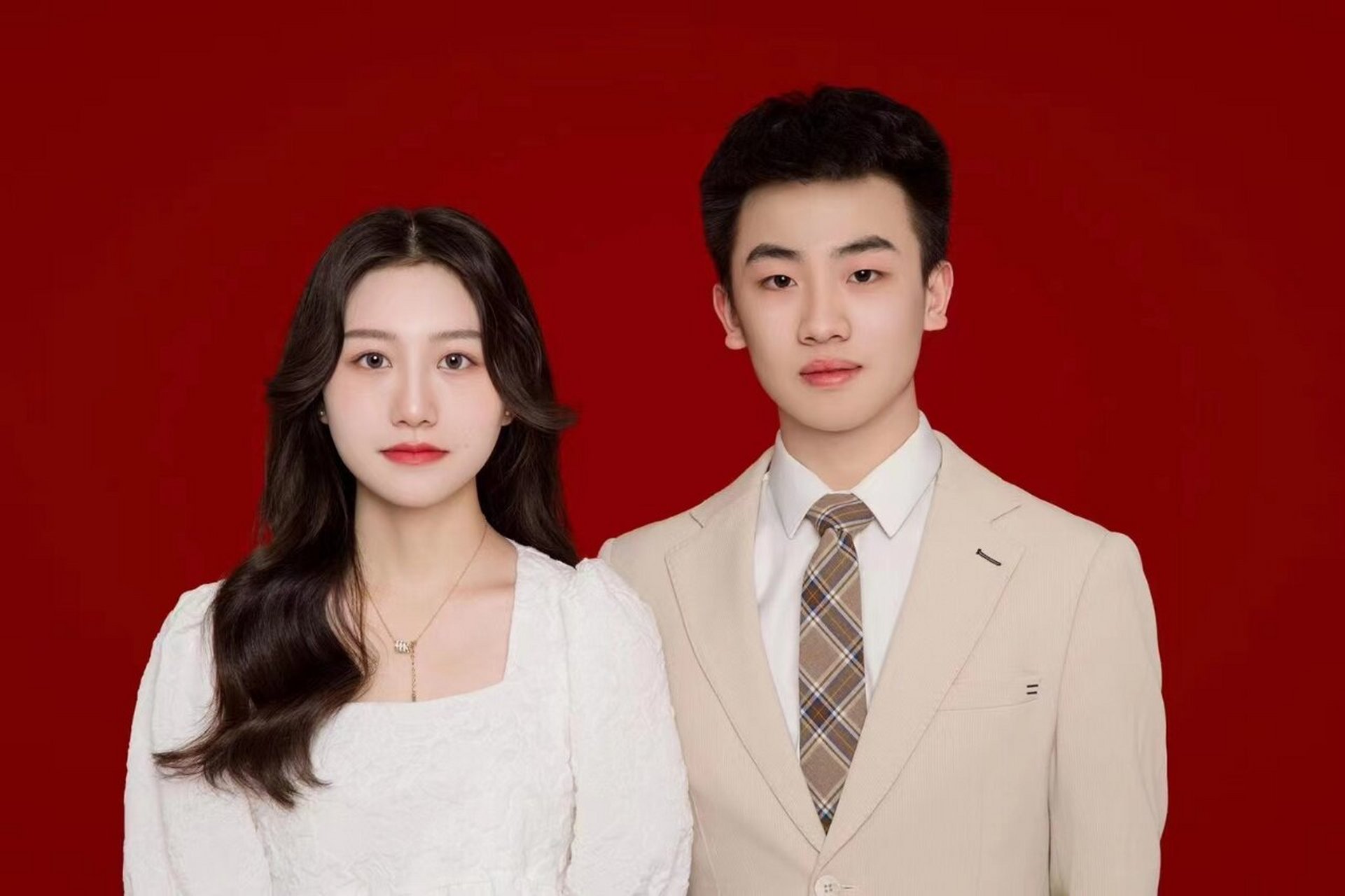 最美登记照情侣红底证件照来了 好事将近 所以用官宣照来记录我们爱的