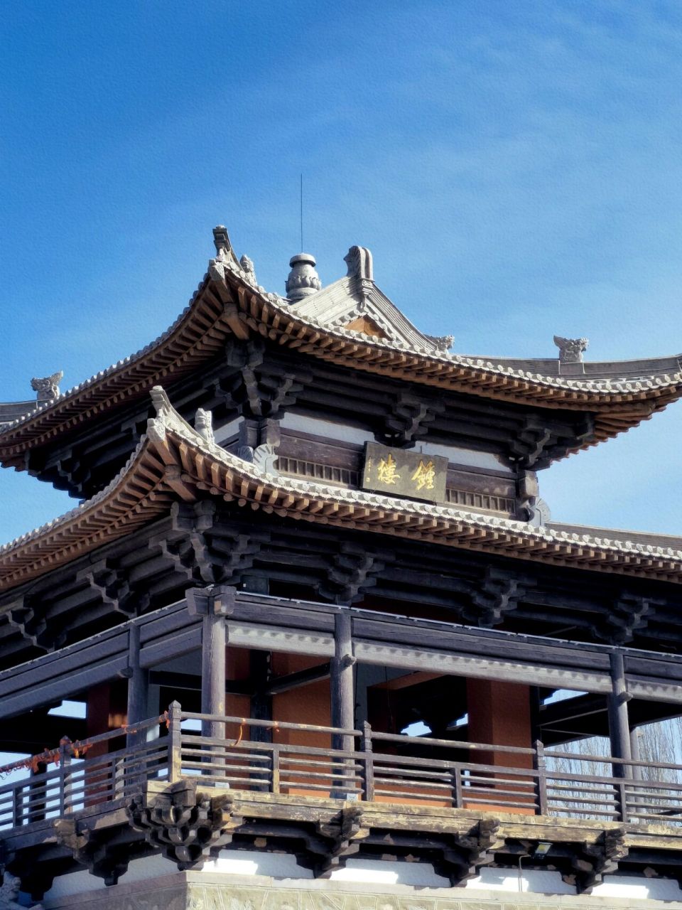 敦煌 | 雷音寺 雷音寺位于敦煌市至鸣沙山月牙泉风景区公路的左侧,距