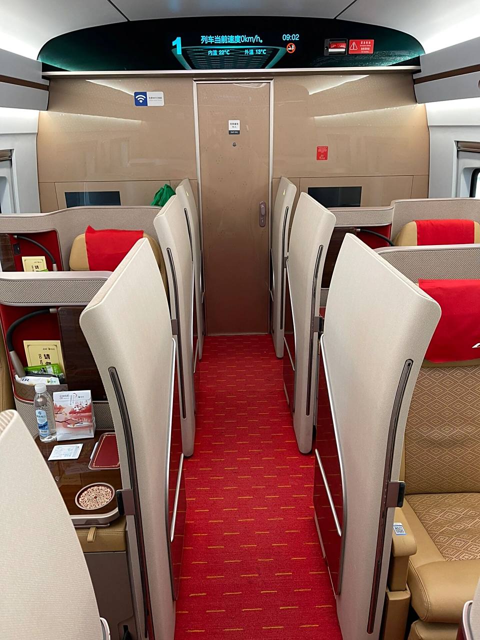 可以看电影.3.可以睡觉.4.供一顿饭.缺点:1.