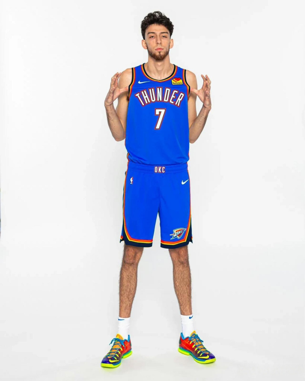 波尔津吉斯:身高2.21米,臂展2.