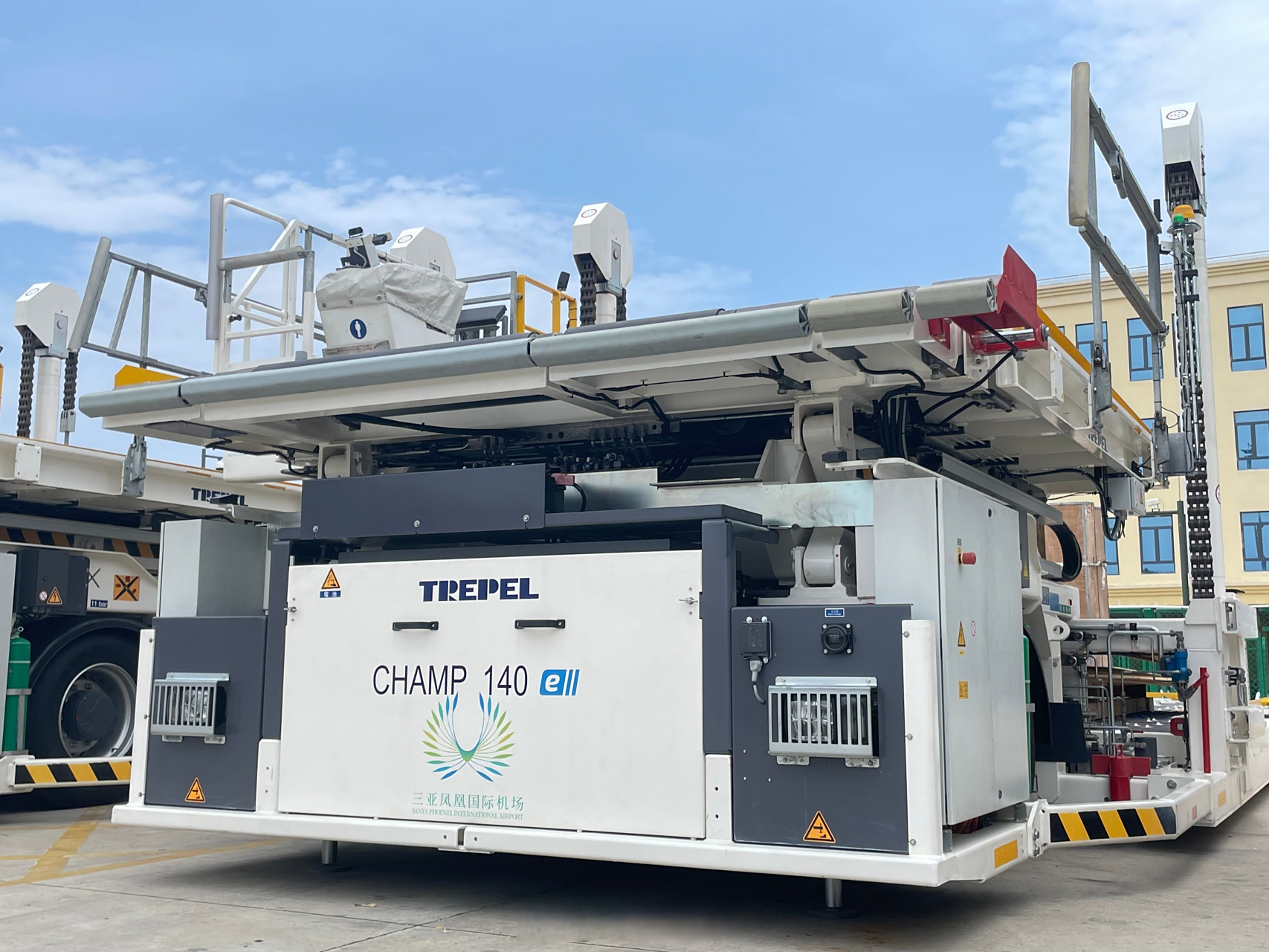 【三亚机场引进首批欧洲进口免税新能源特种车】近日,海南机场股份旗