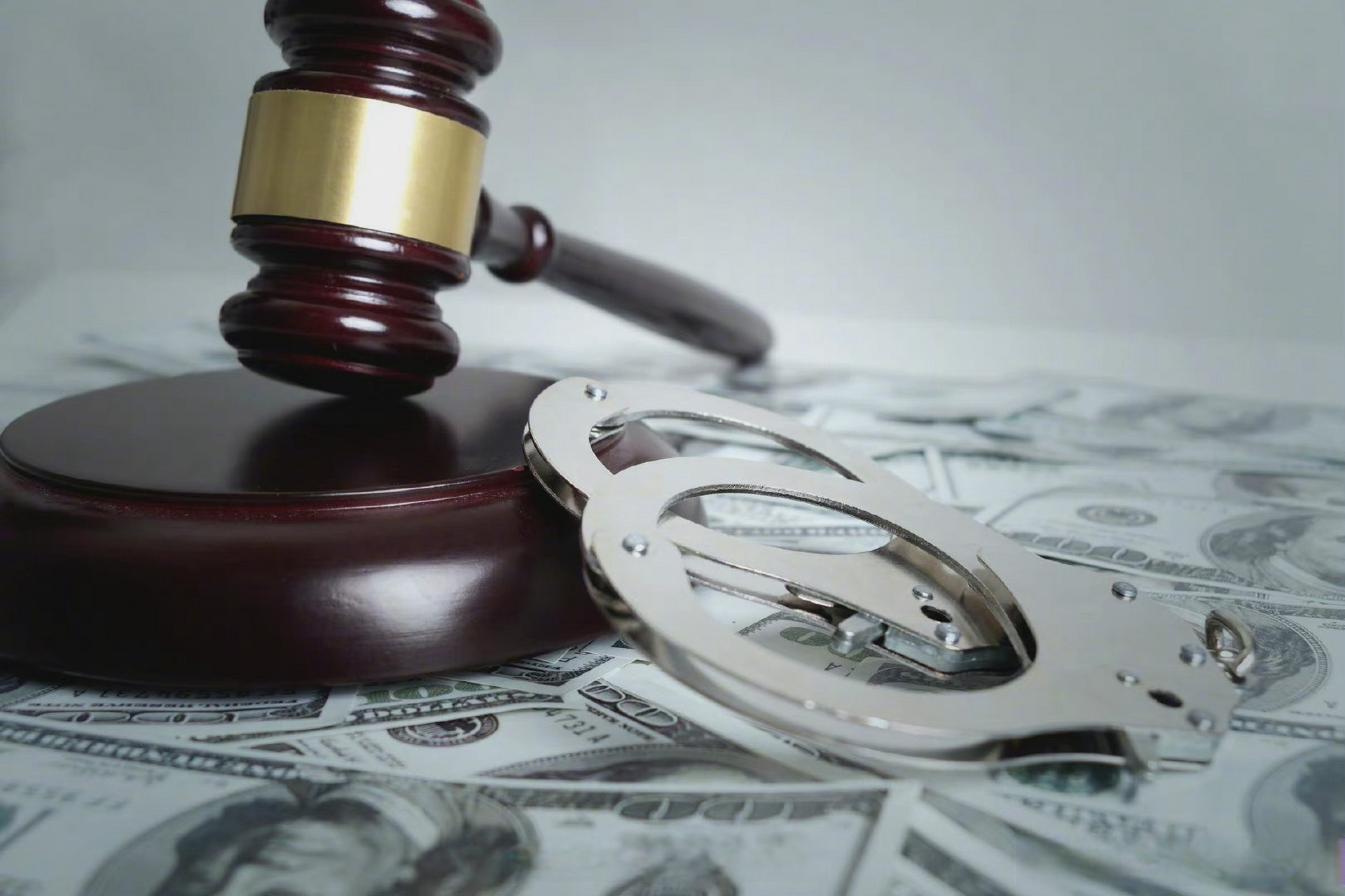 沈新宇,男,1975年3月出生,中共党员.